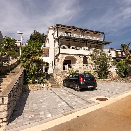 Apartment Rb Omisalj Bagian luar foto