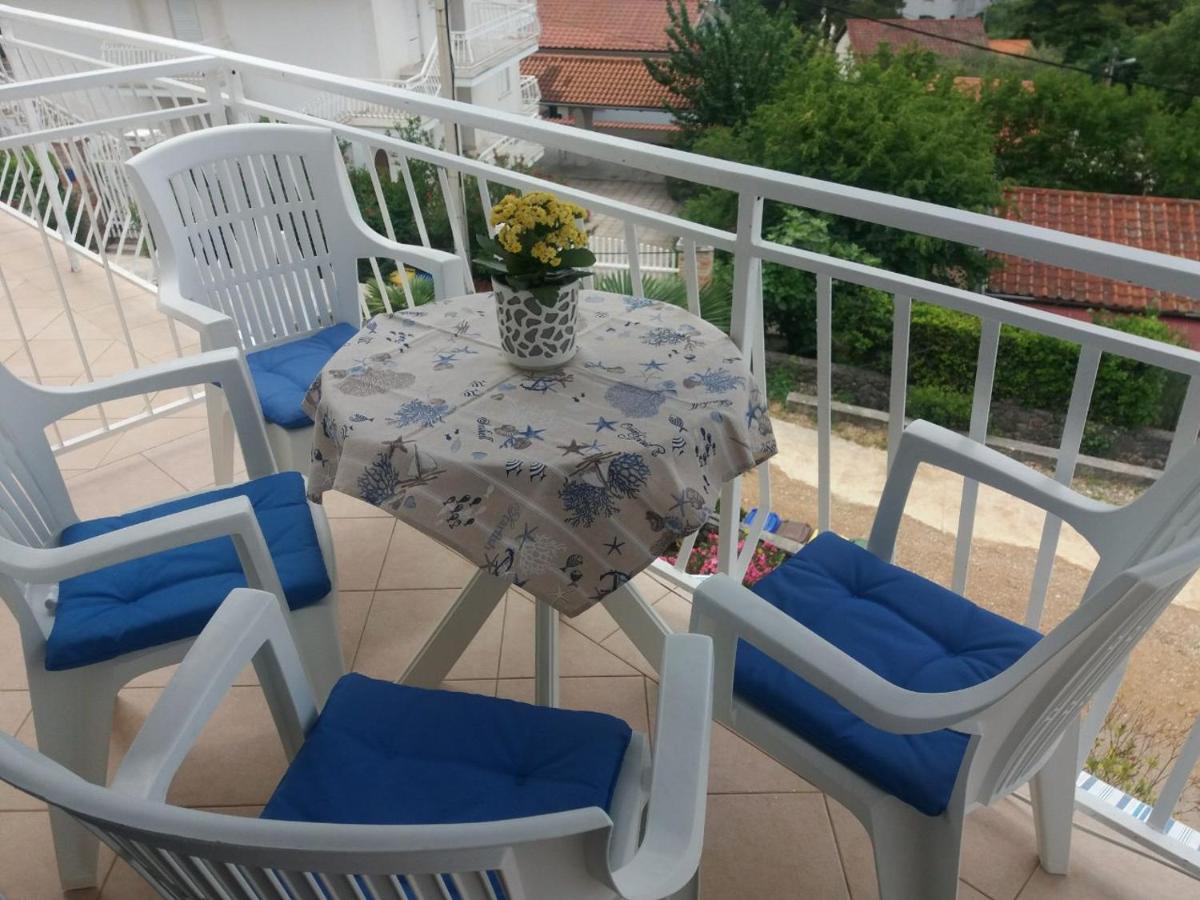 Apartment Rb Omisalj Bagian luar foto