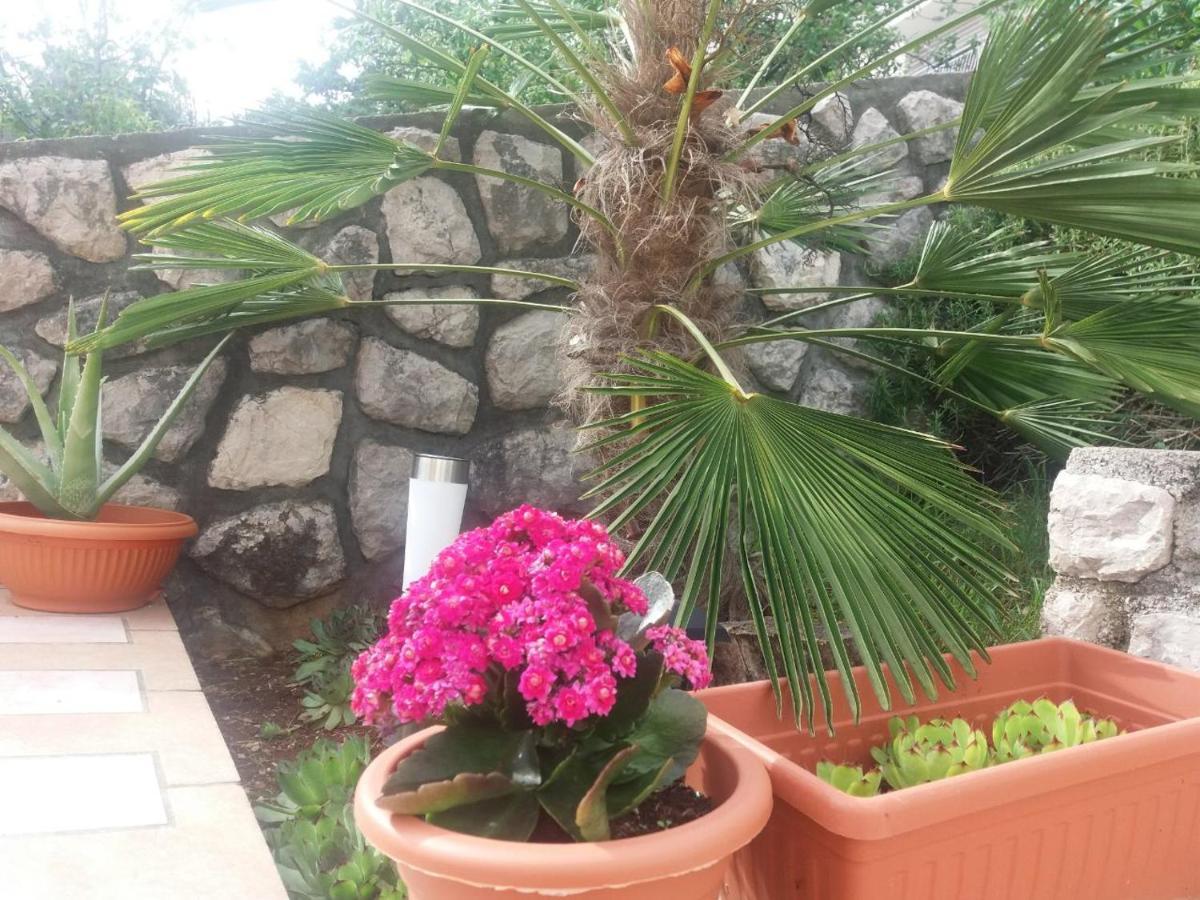 Apartment Rb Omisalj Bagian luar foto