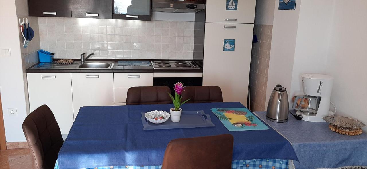 Apartment Rb Omisalj Bagian luar foto