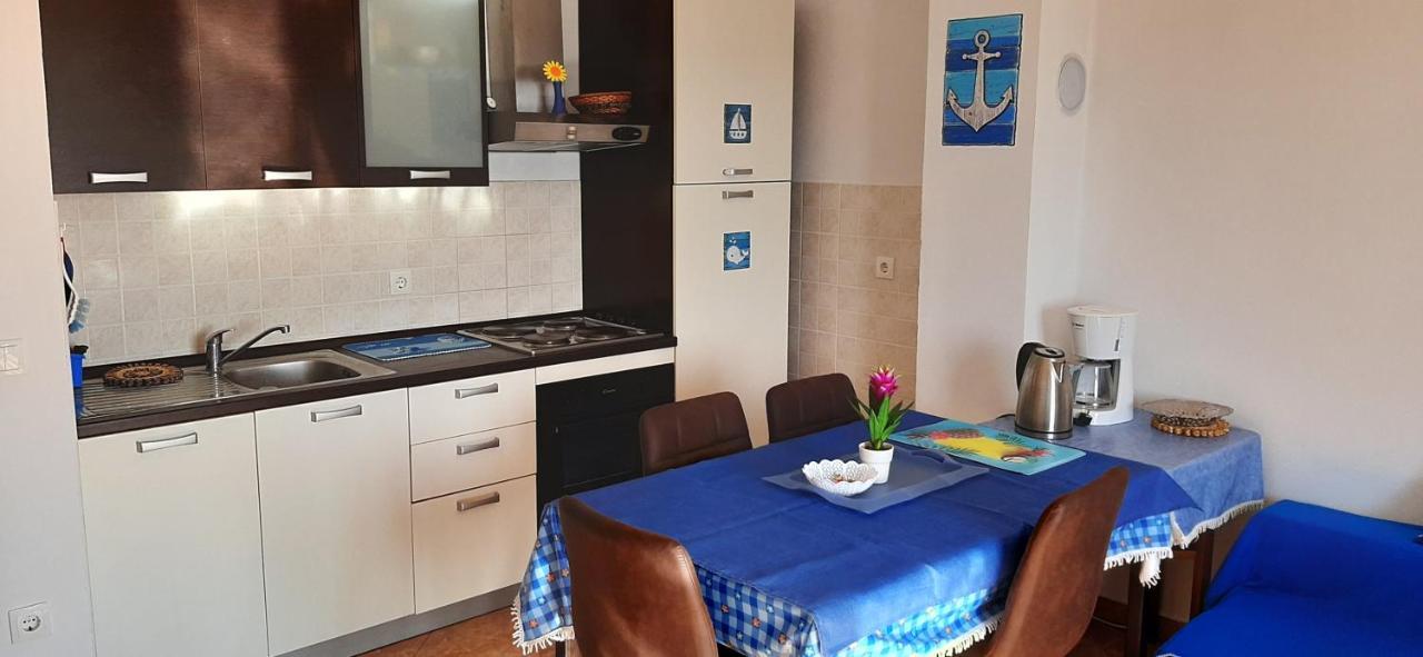 Apartment Rb Omisalj Bagian luar foto