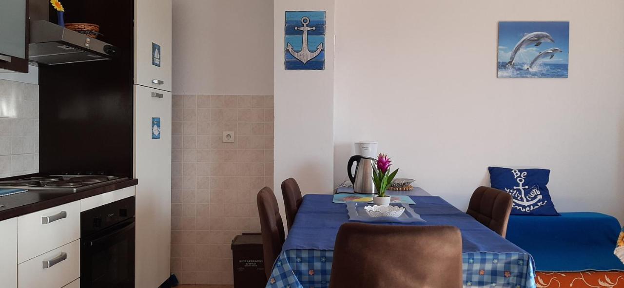 Apartment Rb Omisalj Bagian luar foto