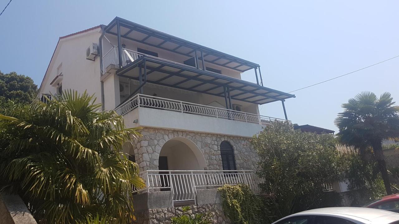 Apartment Rb Omisalj Bagian luar foto