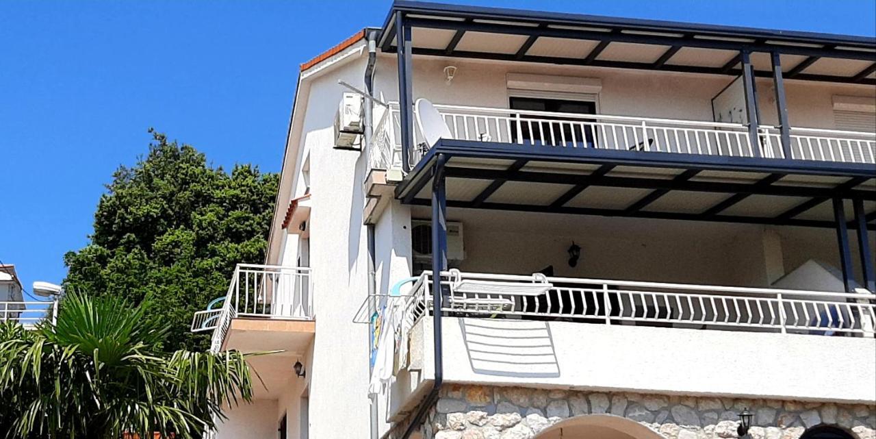 Apartment Rb Omisalj Bagian luar foto