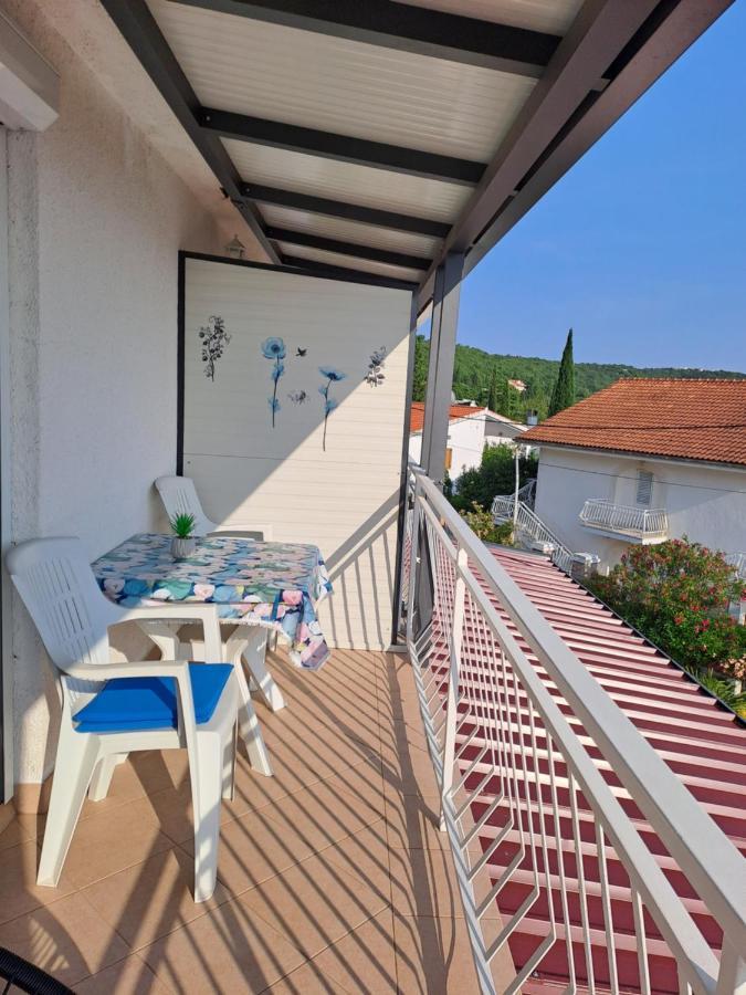 Apartment Rb Omisalj Bagian luar foto