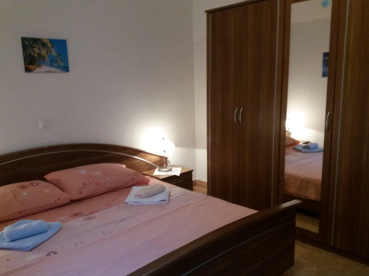Apartment Rb Omisalj Bagian luar foto