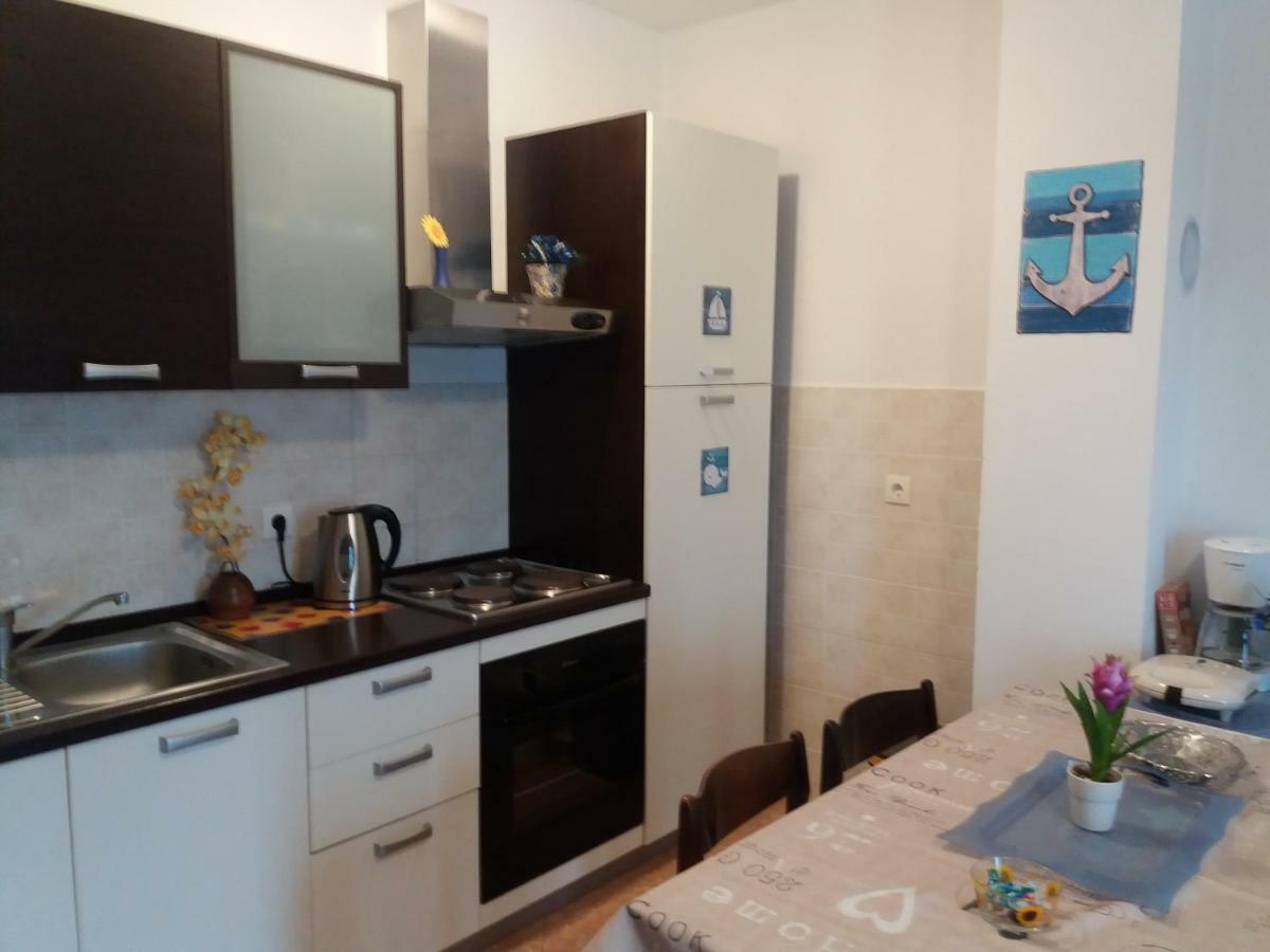 Apartment Rb Omisalj Bagian luar foto