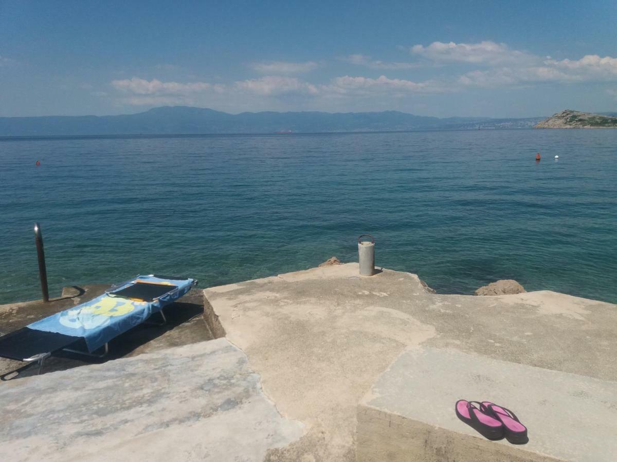 Apartment Rb Omisalj Bagian luar foto